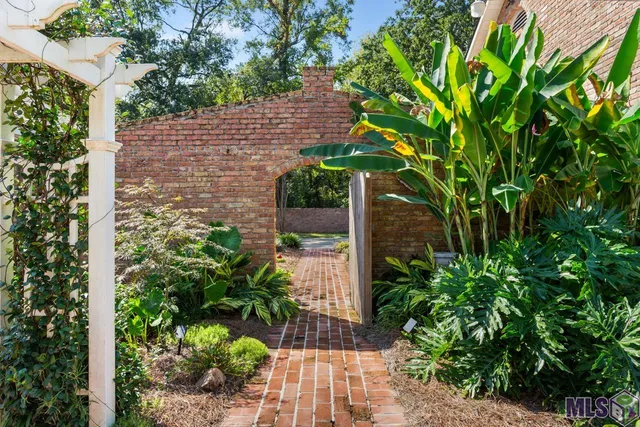 $699,999 | 6423 Lawnridge Drive, Central, LA 70818