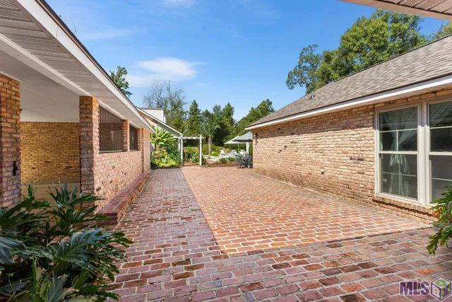 $699,999 | 6423 Lawnridge Drive, Central, LA 70818