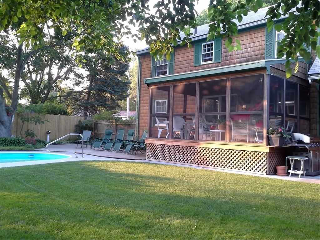 22 Waco Road Warwick, RI 02889 - Photo 3 of 34 Gallery Image 3