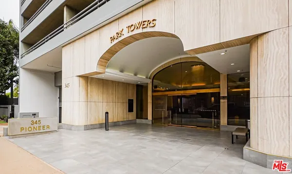 a view of a livingroom with furniture