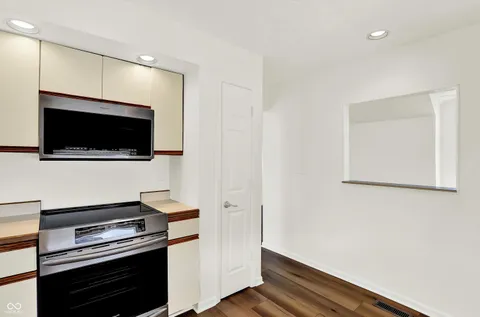 $250,000 | 7669 River Road, Unit 28, Indianapolis, IN 46240