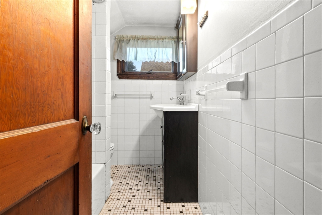 6 Englewood Road Peabody, MA 01960 - Photo 27 of 32 Gallery Image 27