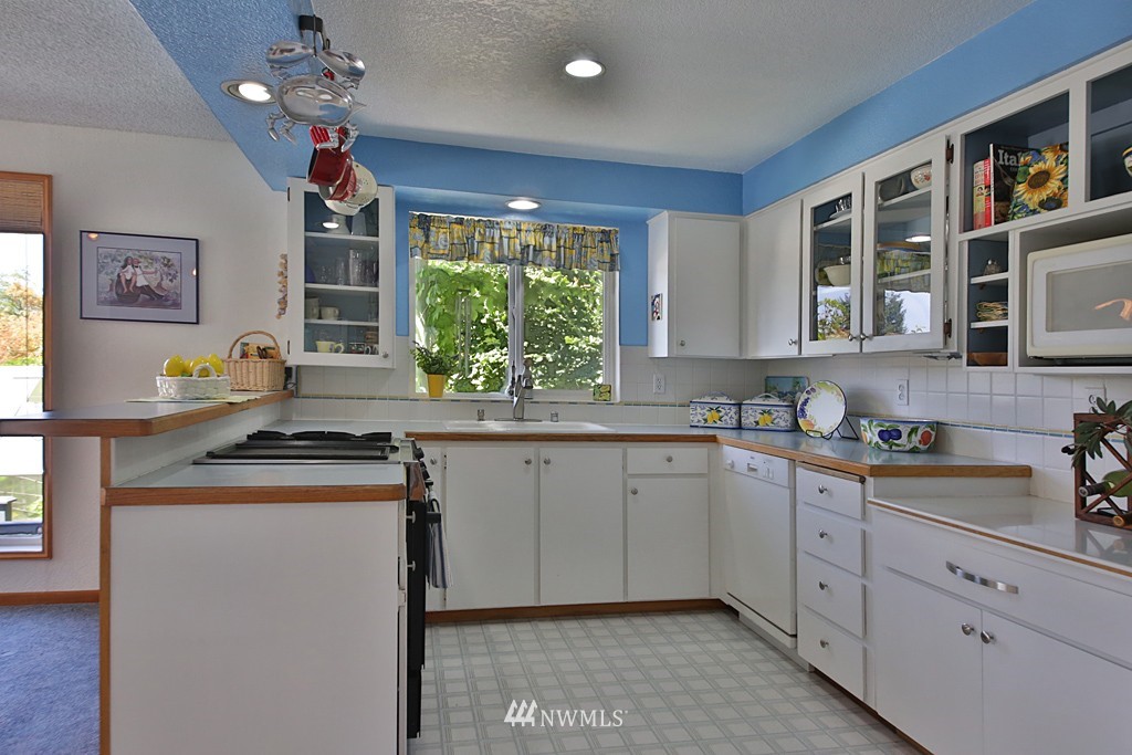 8220 Nob Road Clinton, WA 98236 - Photo 14 of 25 Gallery Image 14