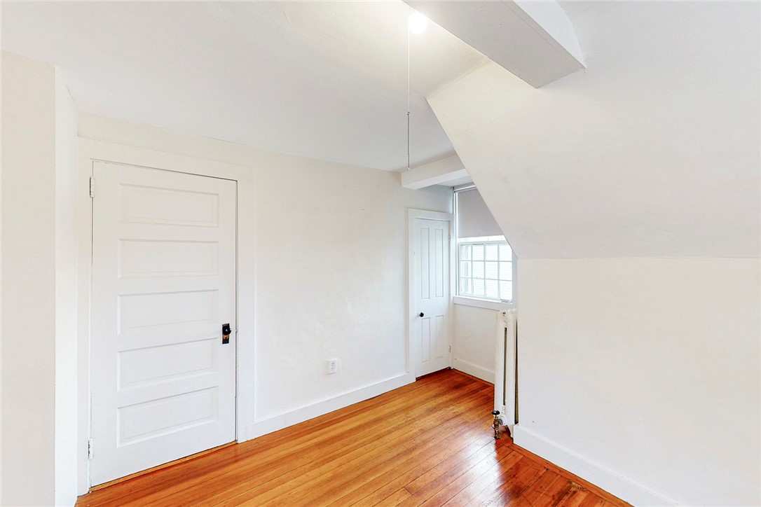 523 Spring Street Newport, RI 02840 - Photo 19 of 32 2nd Floor Bedroom