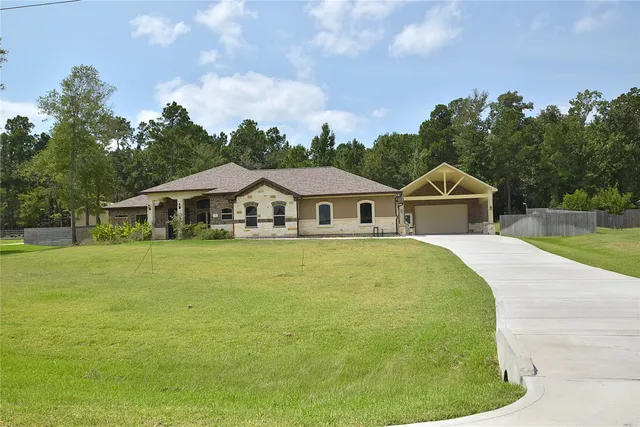 $669,000 | 320 Dahlia Road, Huntsville, TX 77320