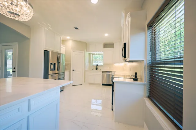 $669,000 | 320 Dahlia Road, Huntsville, TX 77320