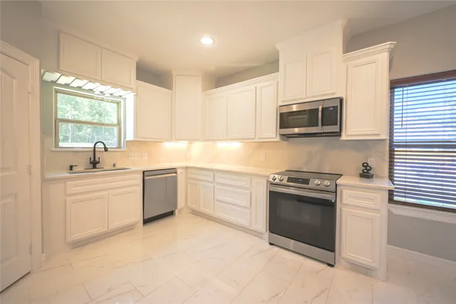 $669,000 | 320 Dahlia Road, Huntsville, TX 77320