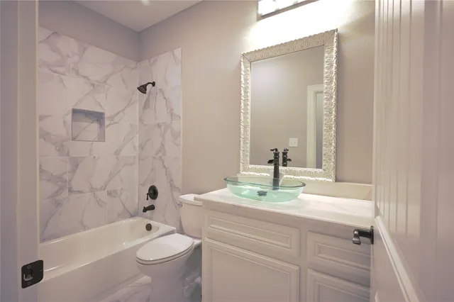 $669,000 | 320 Dahlia Road, Huntsville, TX 77320