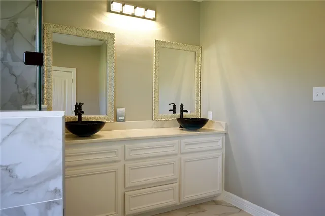 $669,000 | 320 Dahlia Road, Huntsville, TX 77320