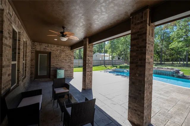 $669,000 | 320 Dahlia Road, Huntsville, TX 77320