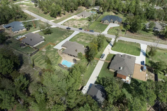 $669,000 | 320 Dahlia Road, Huntsville, TX 77320