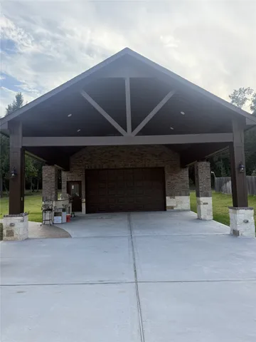 $669,000 | 320 Dahlia Road, Huntsville, TX 77320