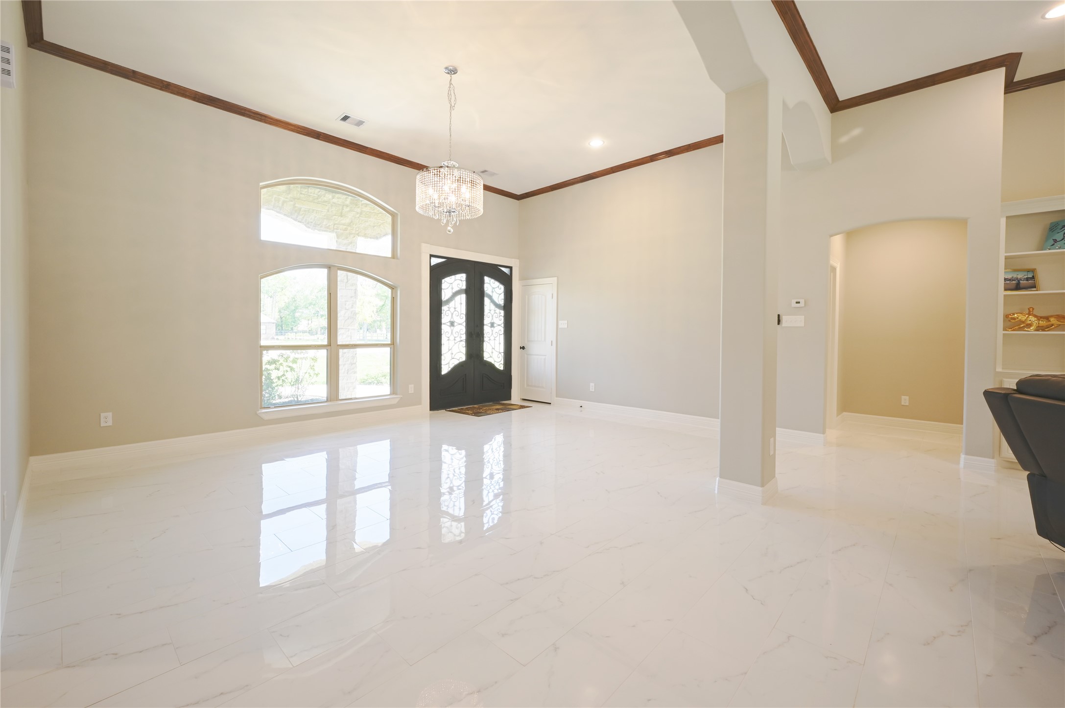 320 Dahlia Road Huntsville, TX 77320 - Photo 8 of 50 Note the beautiful ceramic flooring throughout.