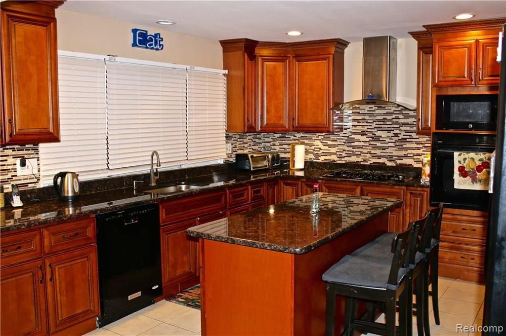 36110 Congress Road Farmington Hills, MI 48335 - Photo 6 of 28