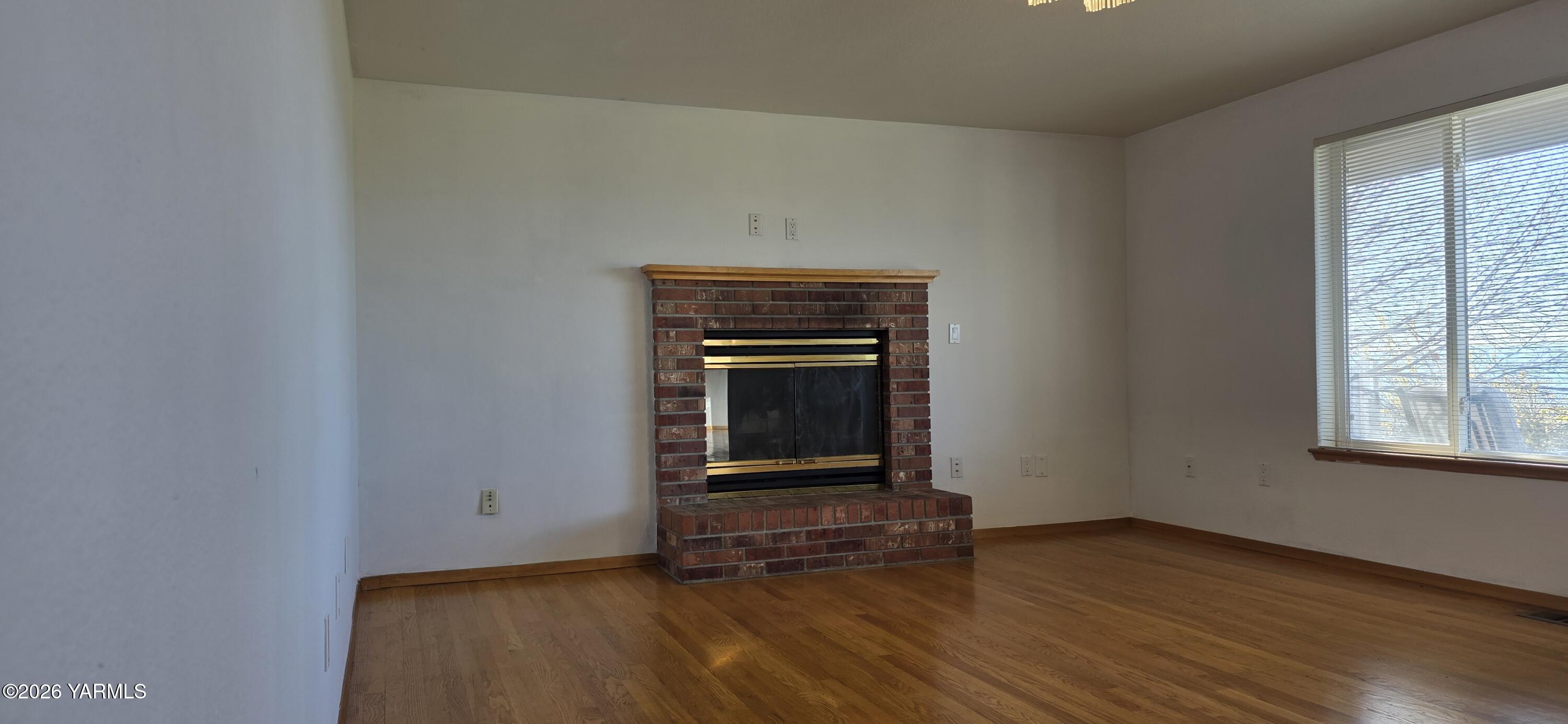 8601 Scenic Drive Yakima, WA 98908 - Photo 25 of 52 an empty room with wooden floor fan and windows