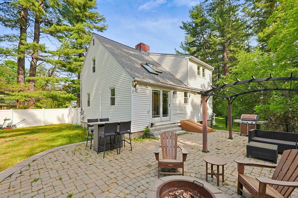 12 Illinois Road Tewksbury, MA 01876 - Photo 5 of 32