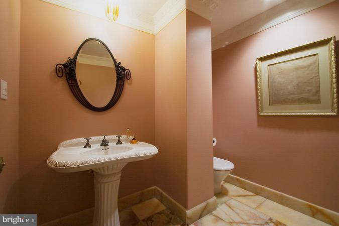 5225 Pooks Hill Road, Unit 1828S Bethesda, MD 20814 - Photo 18 of 28 Powder Room