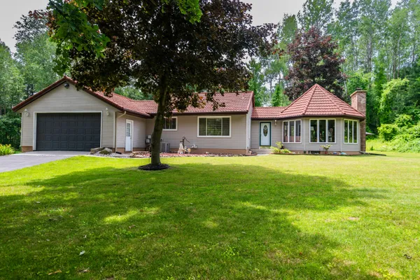 $550,000 | 989 Northeast McCabe Avenue Northeast, Ada, MI 49301