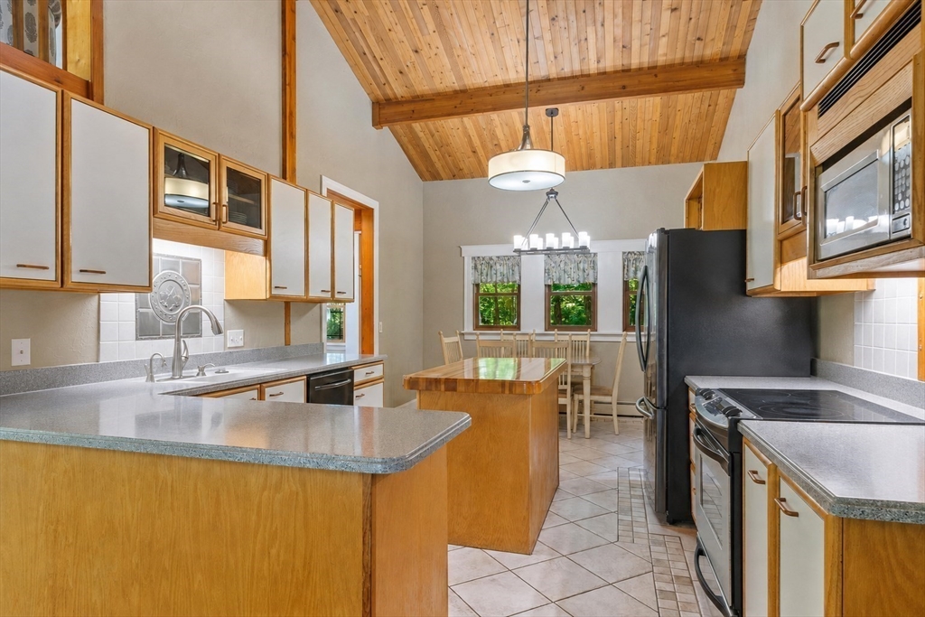 112 Elm Street Auburn, MA 01501 - Photo 11 of 42