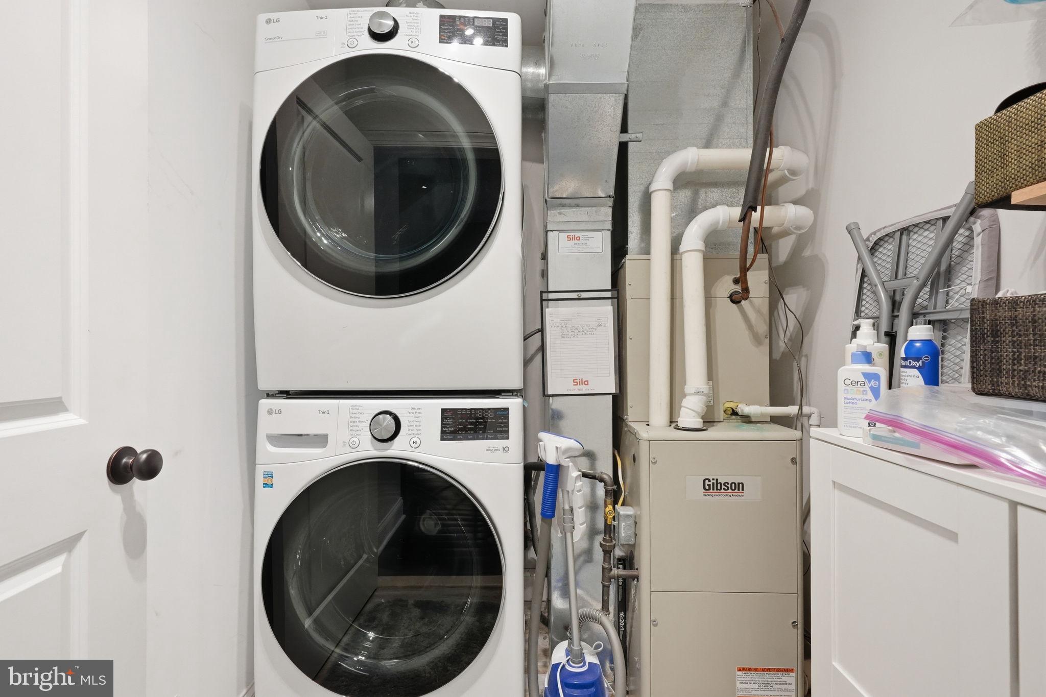 255 Ripka Street Philadelphia, PA 19127 - Photo 54 of 73 Efficient laundry space with modern appliances.