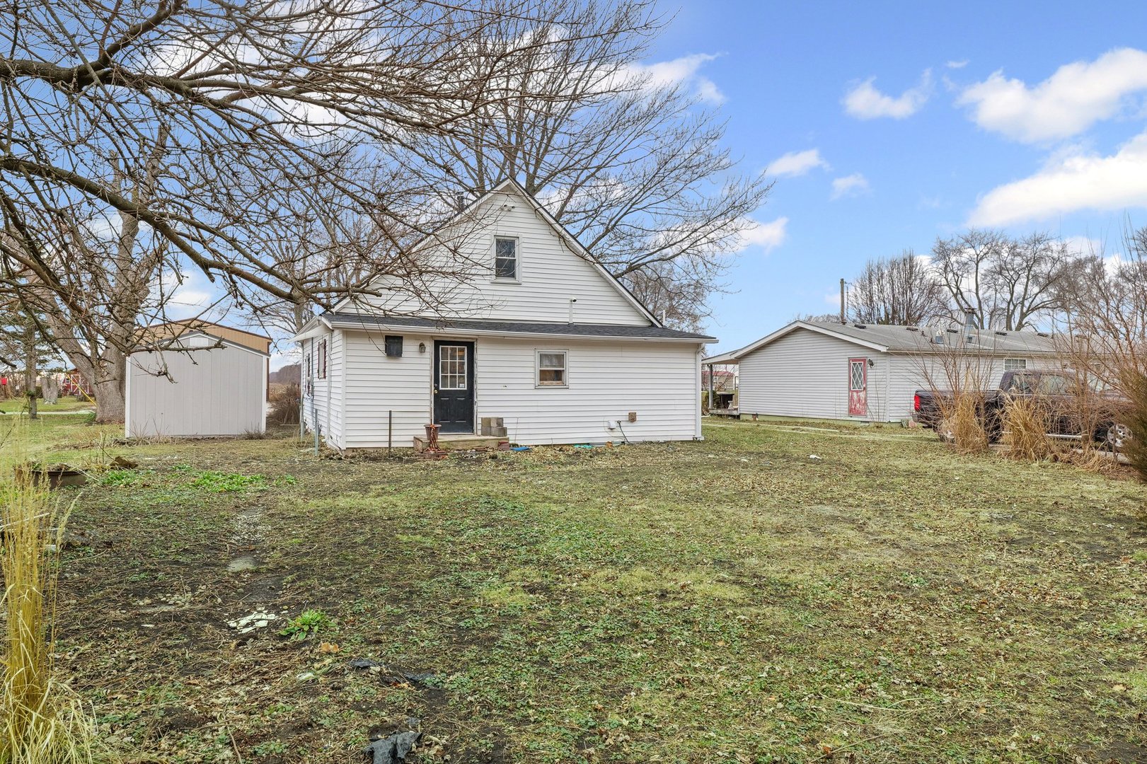 220 Western Avenue De Land, IL 61839 - Photo 21 of 24 a house view with a garden space