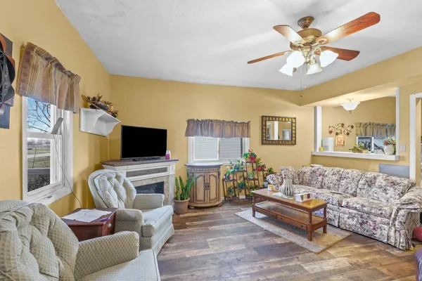 $108,500 | 220 Western Avenue, De Land, IL 61839