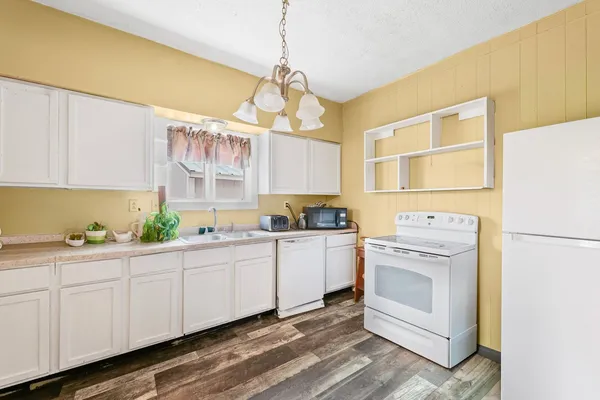 $108,500 | 220 Western Avenue, De Land, IL 61839