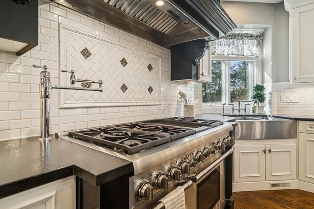 $1,395,000 | 165 Haverton Way, North Barrington, IL 60010