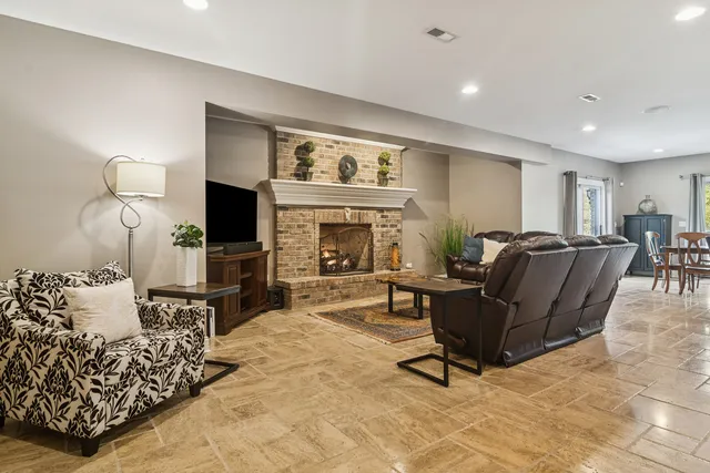 $1,395,000 | 165 Haverton Way, North Barrington, IL 60010