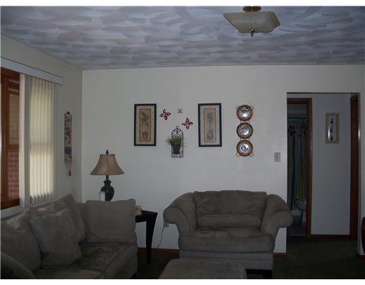 150 Craft Road Washington, PA 15301 - Photo 2 of 11 Living Room.