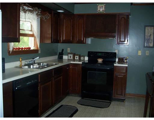 150 Craft Road Washington, PA 15301 - Photo 3 of 11 Kitchen.