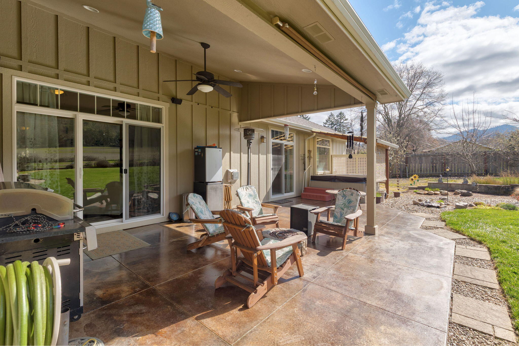 9547 Old Stage Road Central Point, OR 97502 - Photo 21 of 52 21-web-or-mls-9547-old-stage-rd