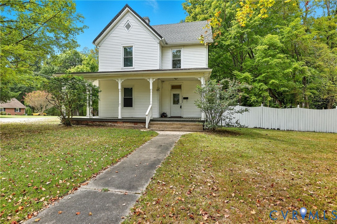 1022 South Main Street Blackstone, VA 23824 - Photo 2 of 35 a front view of house with yard