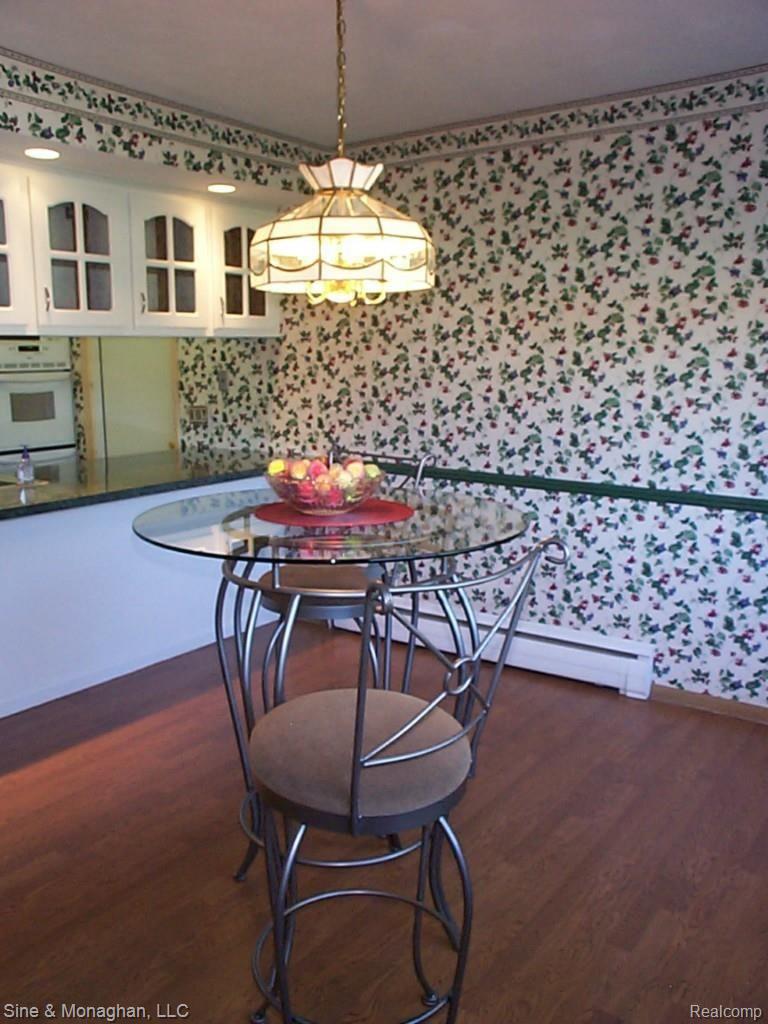 4 DINING ROOM 751 N RIVERSIDE.jpg