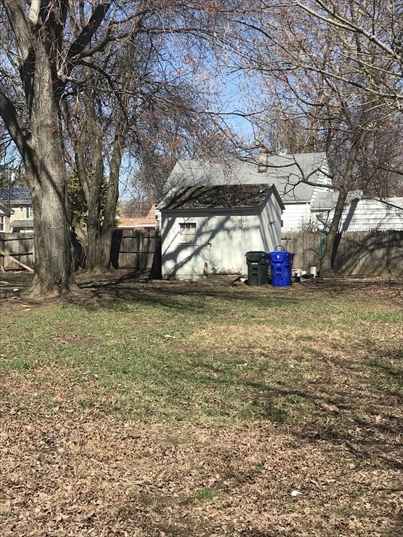 36 Bentley Street Springfield, MA 01108 - Photo 3 of 3