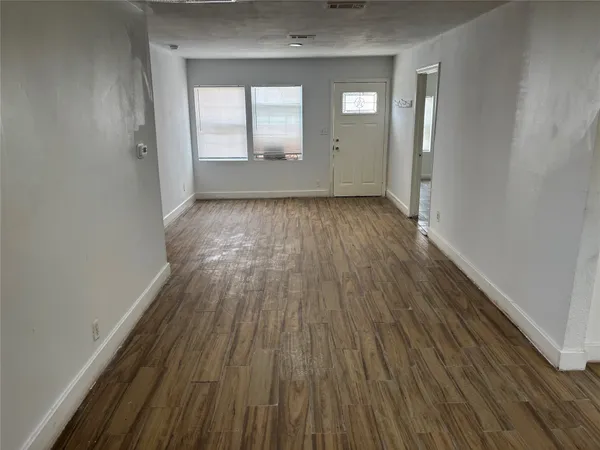 $2,000 | 6709 Kassarine Pass, Houston, TX 77033