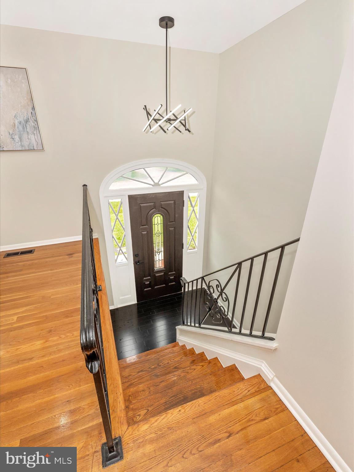 19329 Olney Mill Road Olney, MD 20832 - Photo 4 of 46 Foyer