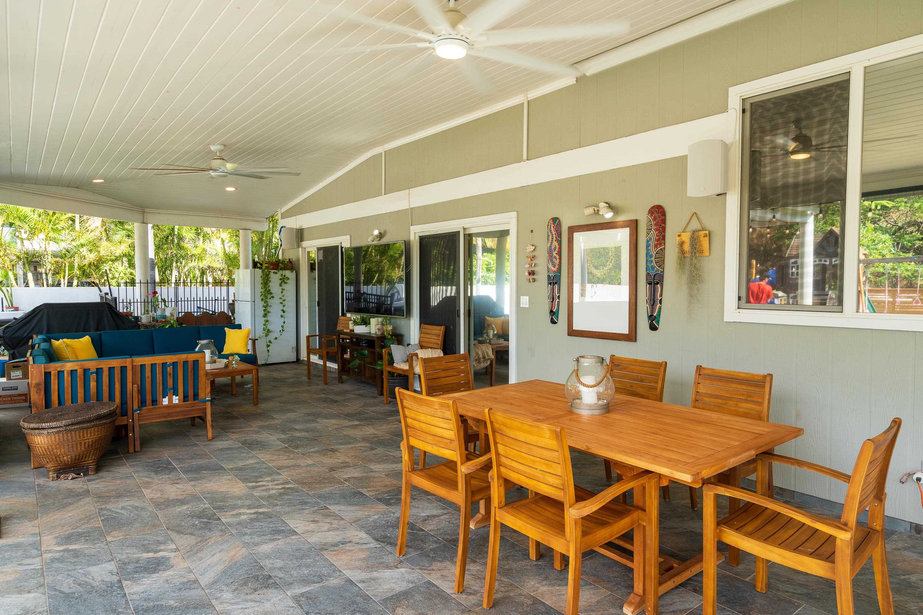 52 Kuukama Street Kahului, HI 96732 - Photo 4 of 28 a dining room with furniture and window