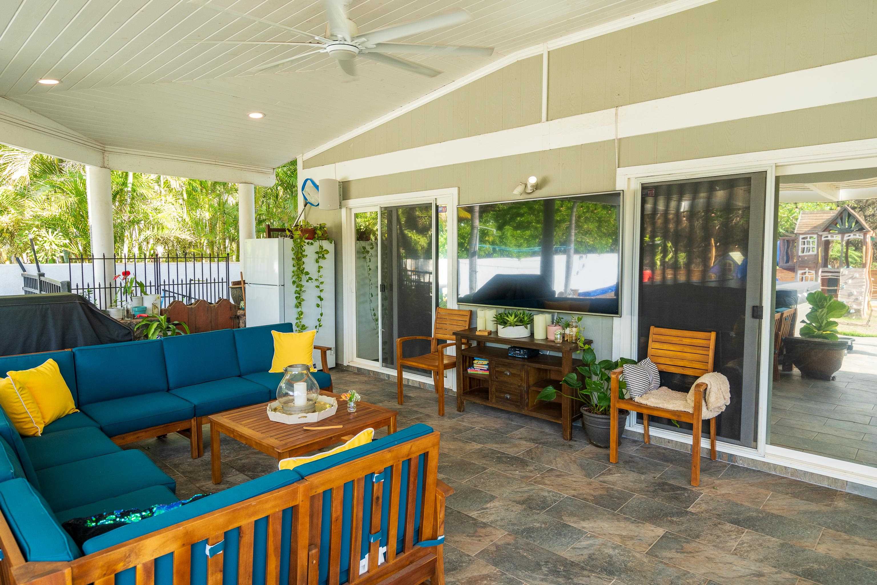 52 Kuukama Street Kahului, HI 96732 - Photo 5 of 28 a reading room with furniture and a floor to ceiling window