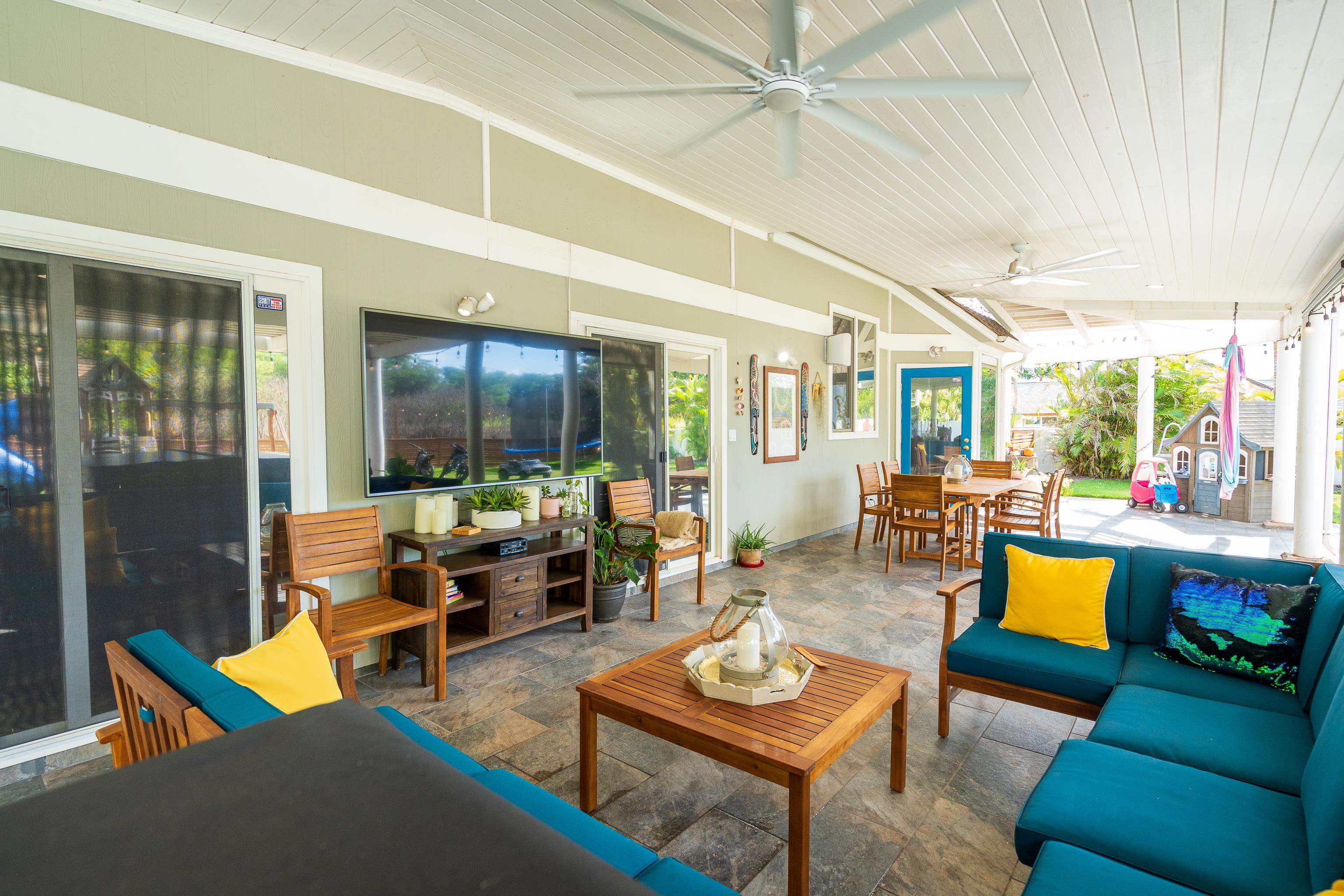 52 Kuukama Street Kahului, HI 96732 - Photo 6 of 28 a living room with furniture and a large window