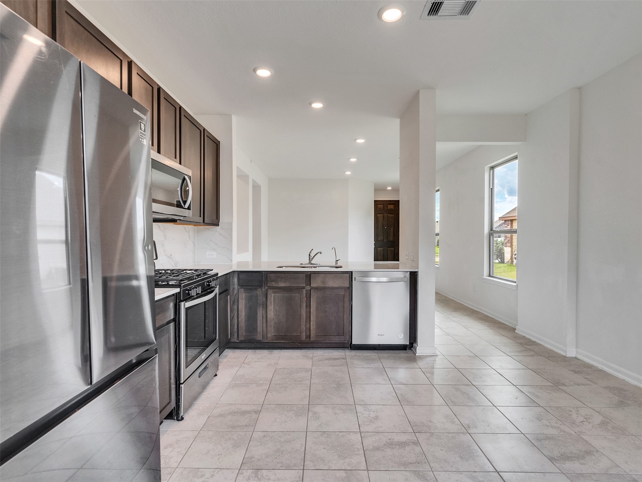 6011 Whitewing Road Rosenberg, TX 77469 - Photo 6 of 25 Gallery Image 6