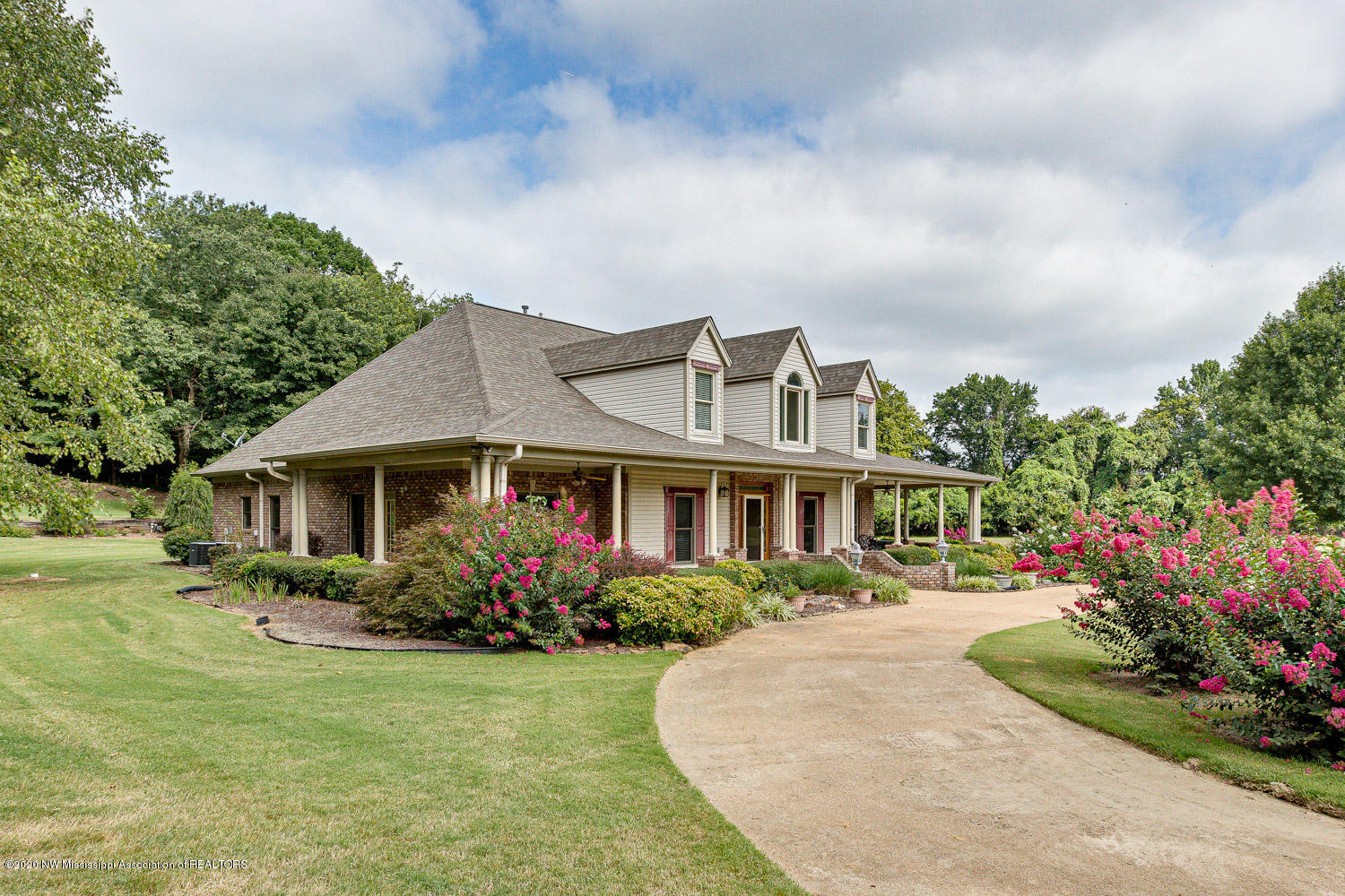 4195 Fogg Road North Lake Cormorant, MS 38641 - Photo 3 of 40 4195-fogg-rd-203150-3-snapsold-screen