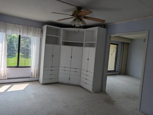 $180,000 | 2485 Londin Lane East, Unit 323, Maplewood, MN 55119