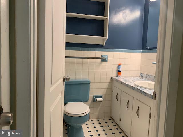 224 Tower Road Sellersville, PA 18960 - Photo 4 of 26 Hall bath