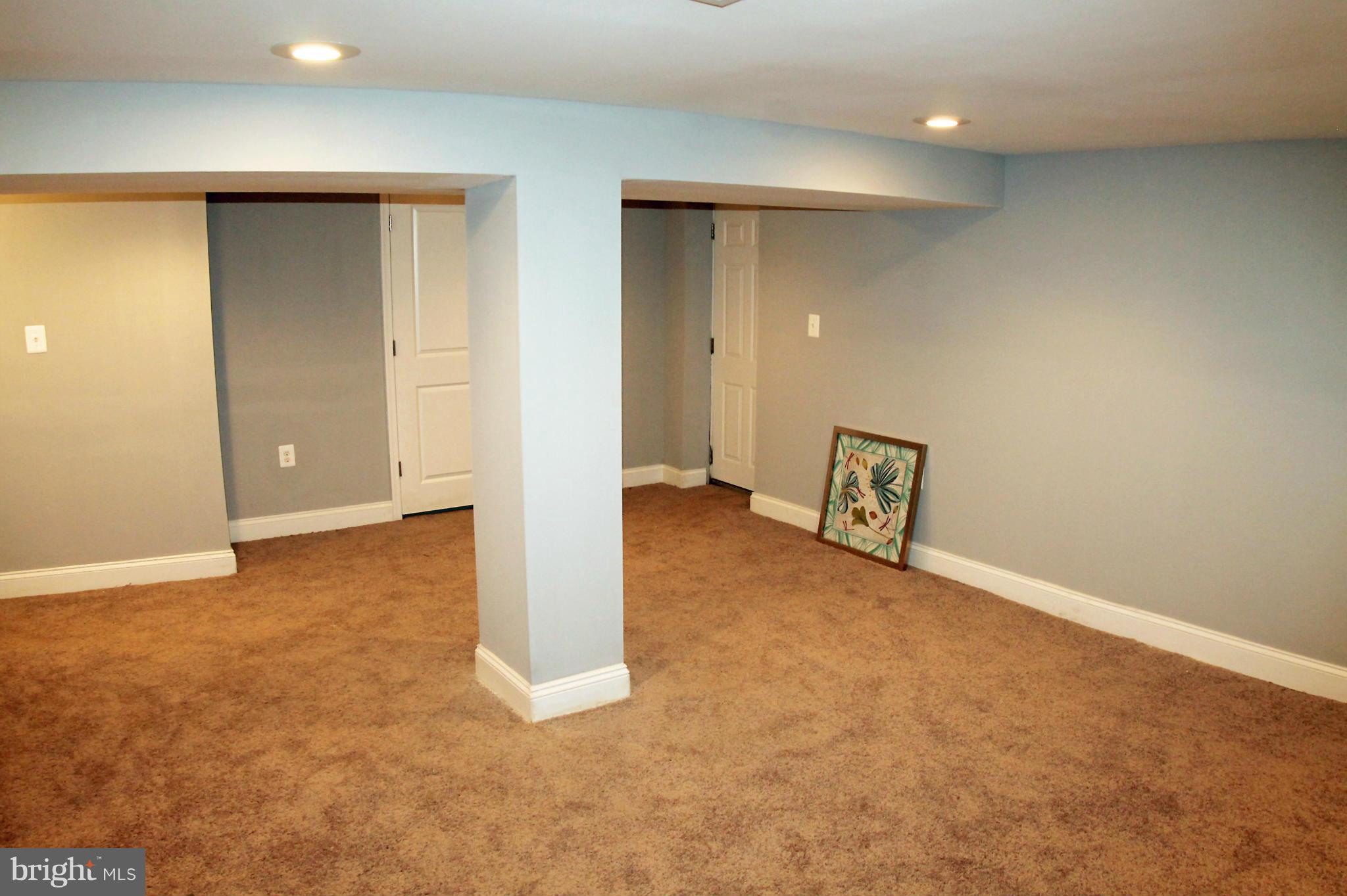 5510 Tramore Road Baltimore, MD 21214 - Photo 23 of 30 an empty room with closet and mirror