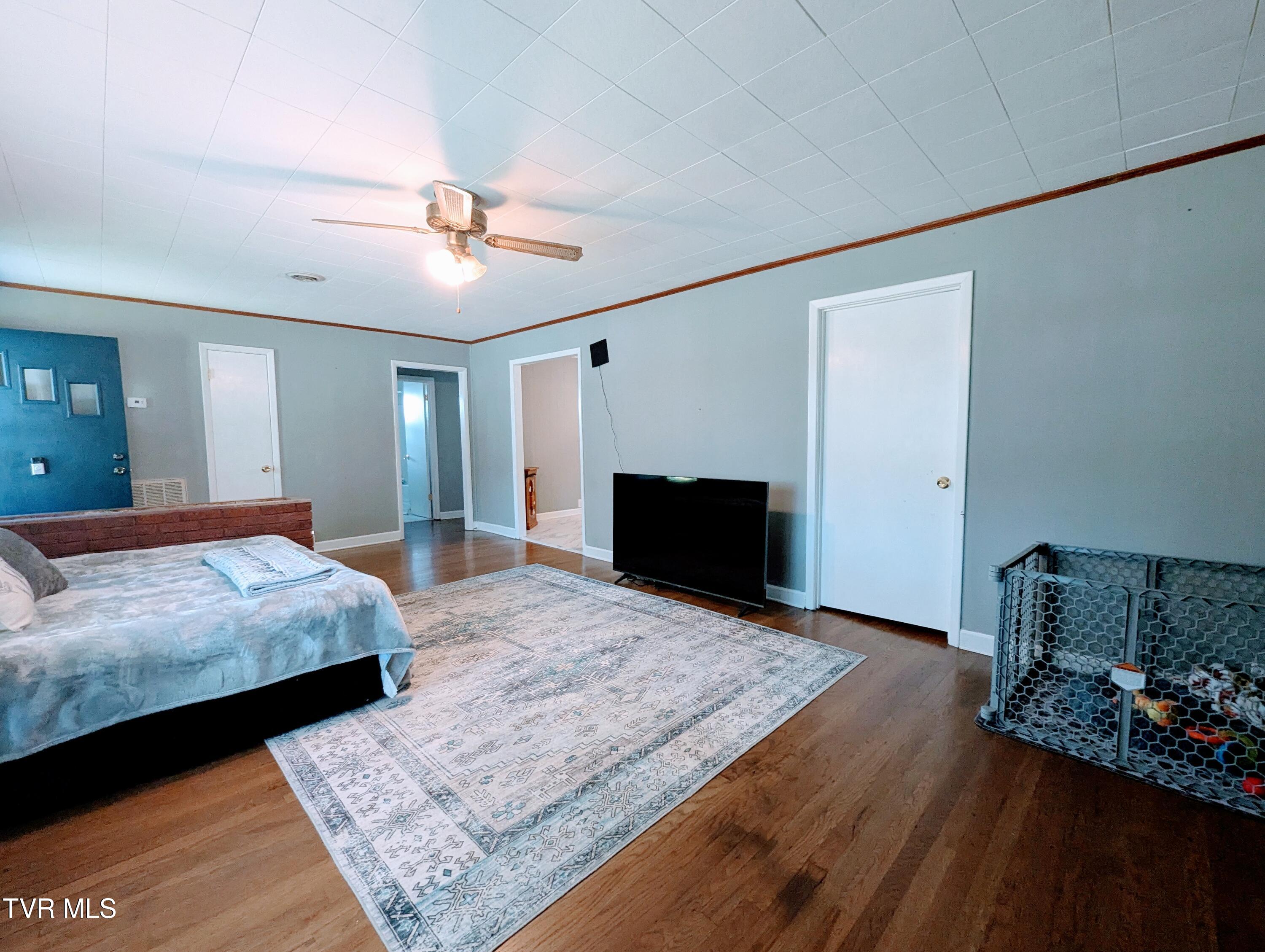 100 Casey Jones Road Erwin, TN 37650 - Photo 14 of 64 Livingroom(2)
