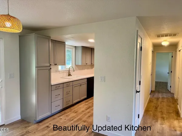 $325,000 | 300 Shafer Lane, Unit I2, Jacksonville, OR 97530