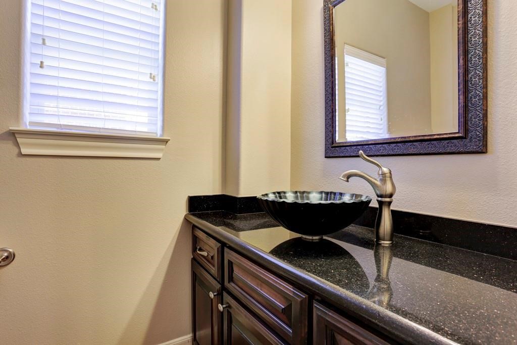 923 Birdsall Street Houston, TX 77007 - Photo 18 of 21 a view of a sink and a mirror