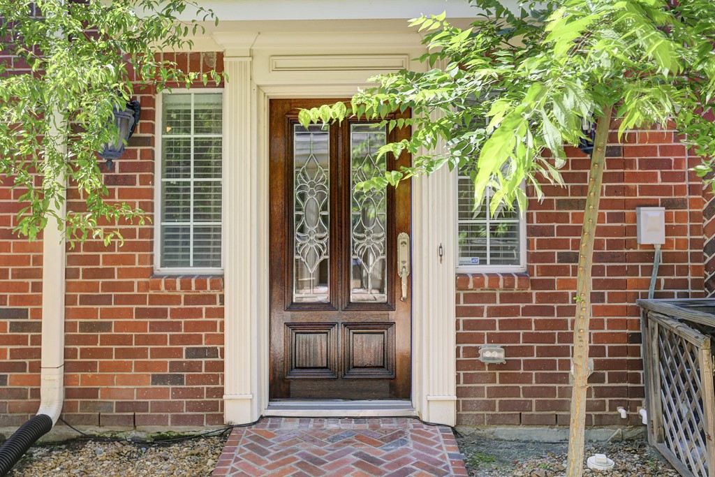 923 Birdsall Street Houston, TX 77007 - Photo 3 of 21 a front view of a house with a yard