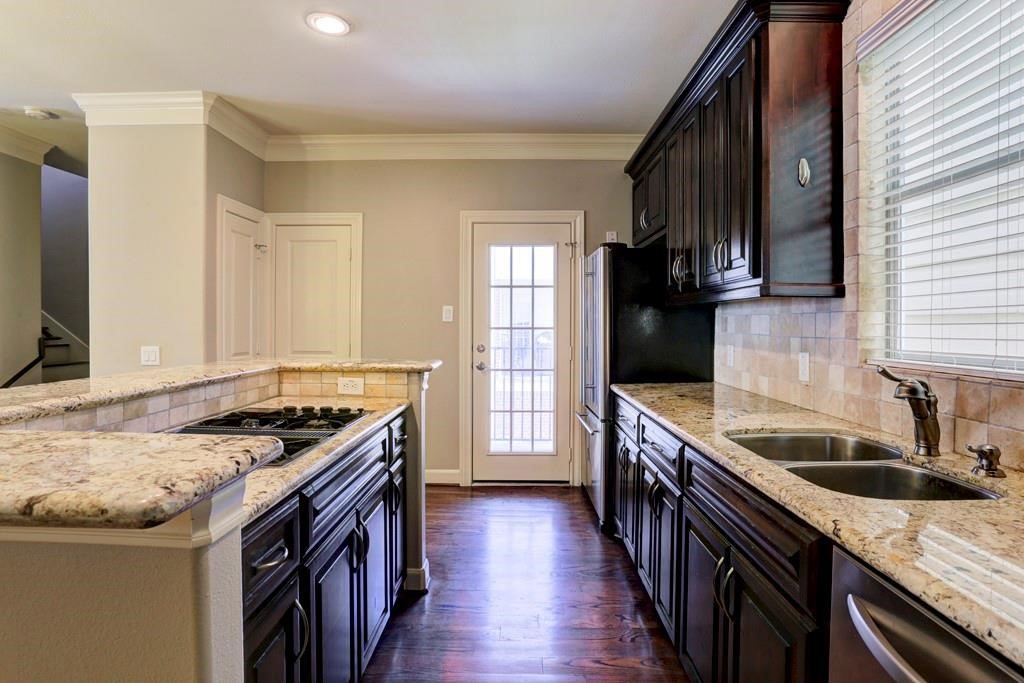923 Birdsall Street Houston, TX 77007 - Photo 8 of 21 a kitchen that has a sink and a stove